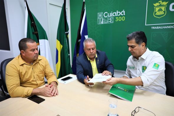 Prefeitura de Cuiab | Prefeito entrega Cmara de Cuiab documentos com evidncias de rombo de R$ 183 milhes promovido pelo gabinete de interveno