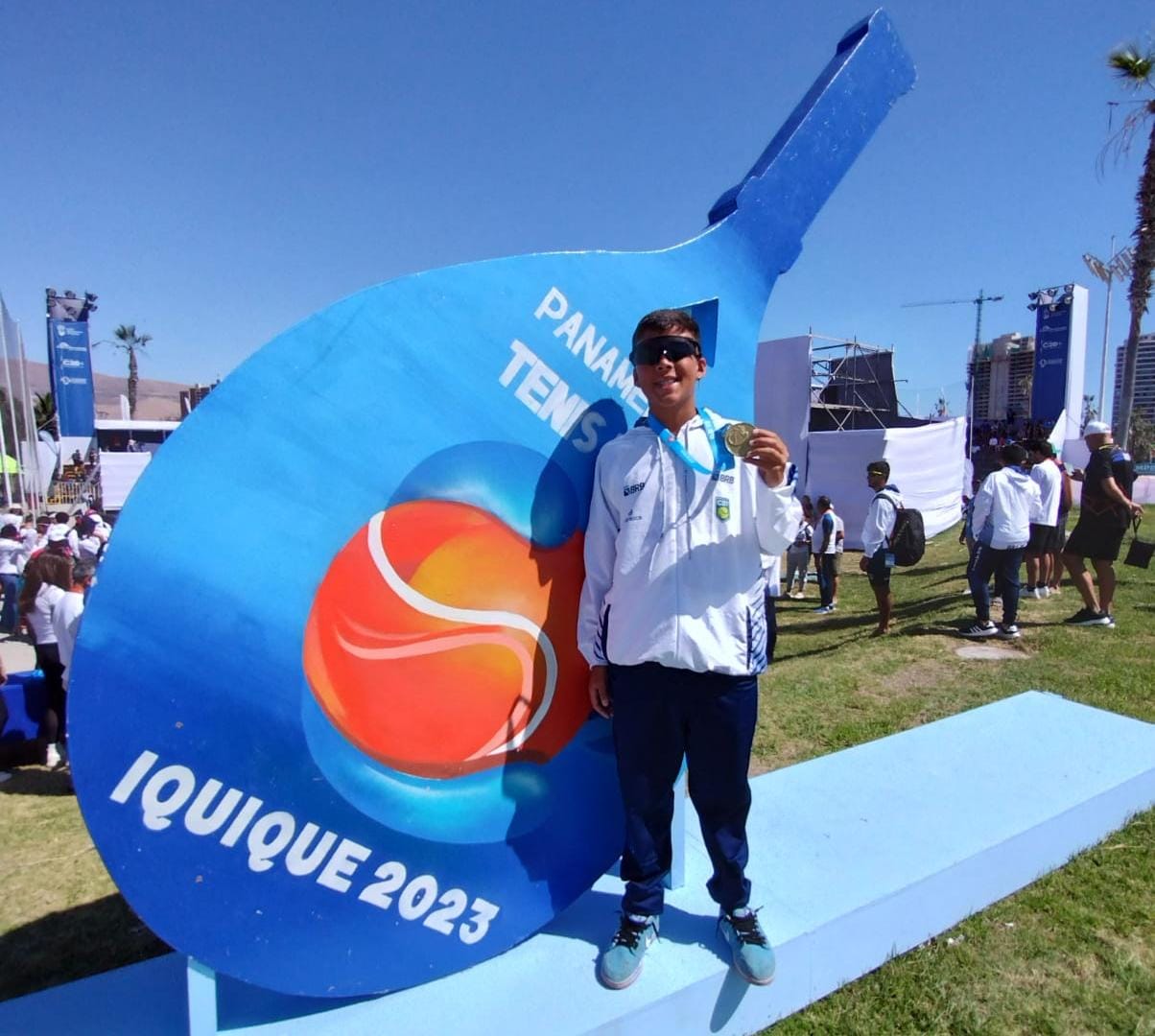 Gabriel Merlo é campeão Pan-Americano de beach tennis no Chile