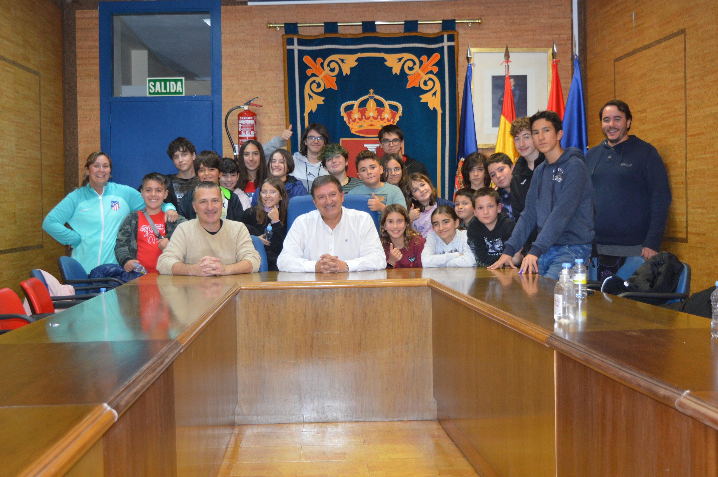 El alcalde de Humanes de Madrid se reúne con los chicos de los Foros Infantil y Adolescente para escuchar sus propuestas