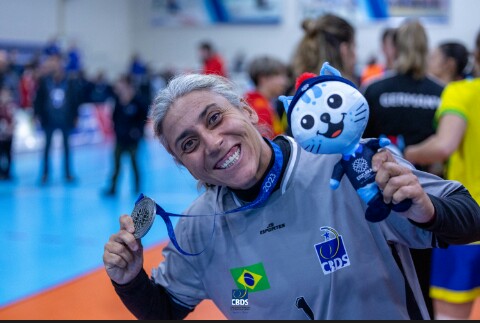 Gari que varre ruas em Irajá representa o Brasil na Surdolimpíada e volta da Turquia com a medalha de prata - Prefeitura da Cidade do Rio de Janeiro